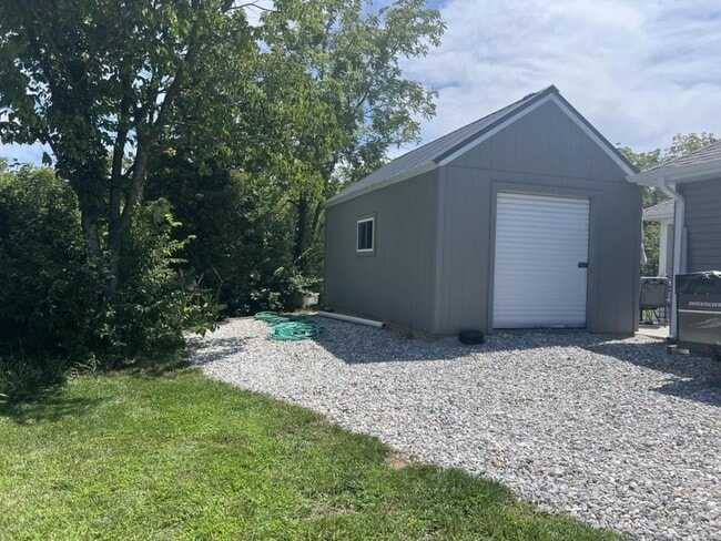 Building Photo - 5280 E Bonne Femme Church Rd