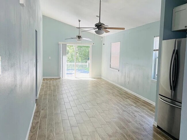 Vista interior - 4927 Billy Direct Ln