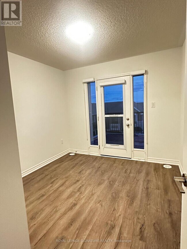 Photo du bâtiment - 1259 Lily Cres