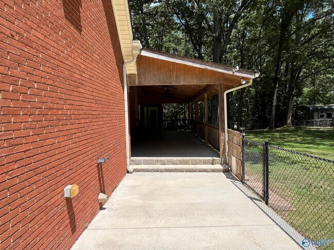 Building Photo - 146 Bob White Dr