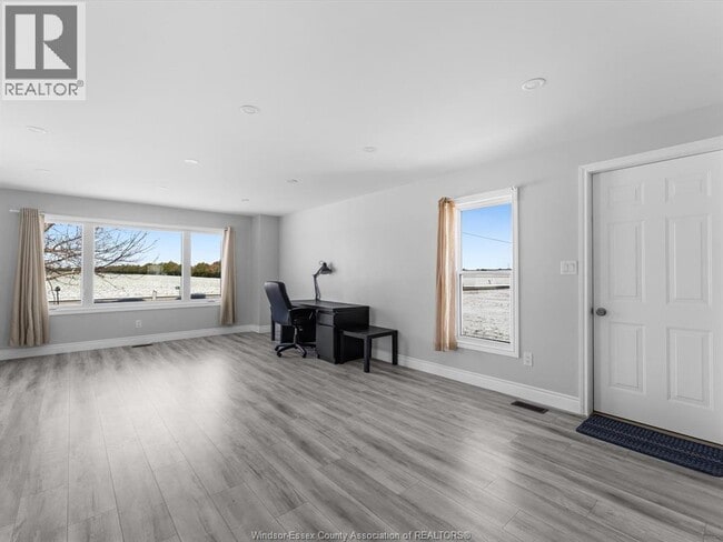 Building Photo - 1006 Mersea Road 5