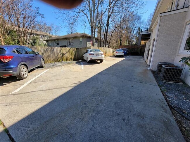 Foto del edificio - 799 Barnett St NE