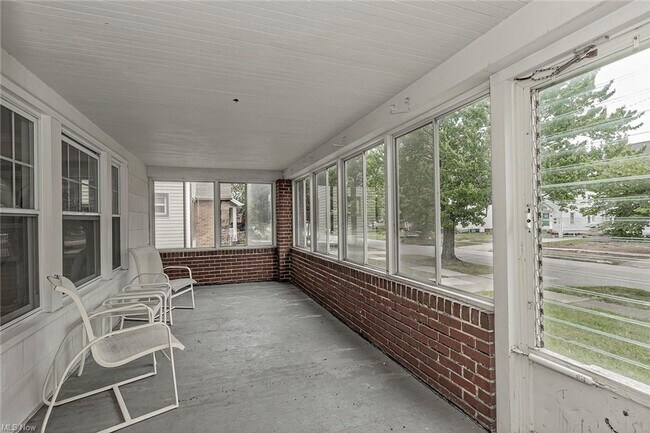 Foto del edificio - Lakefront 4-Bedroom Home for Rent in Euclid, OH