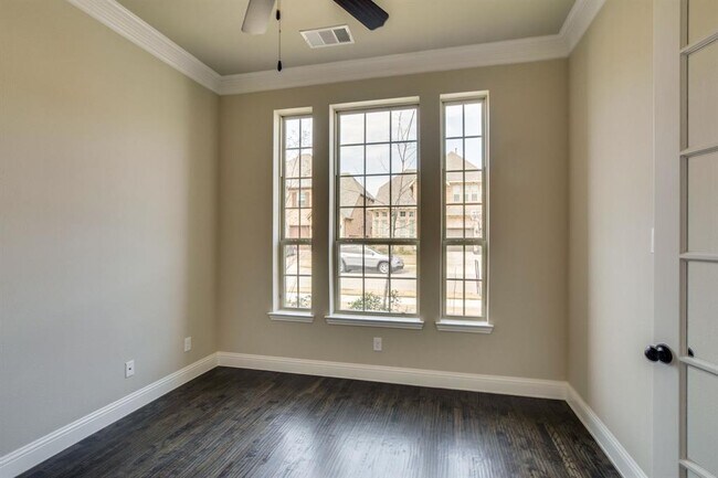 Building Photo - 640 Springlake Way