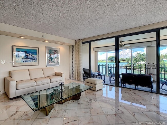 Foto del edificio - 9350 W Bay Harbor Dr