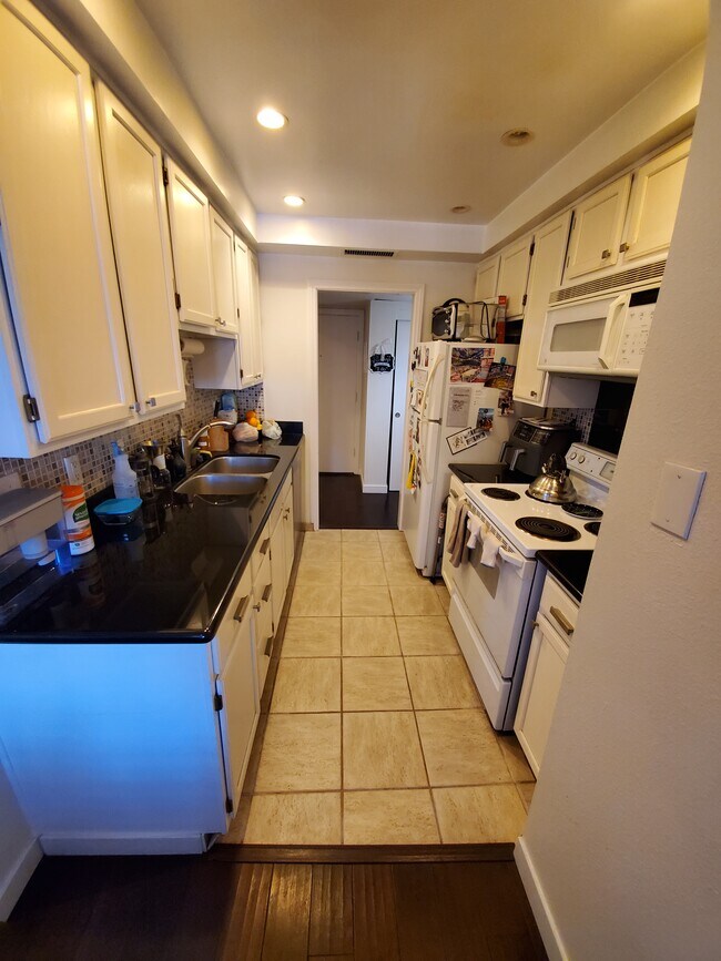 355 S Madison Ave Unit 212, Pasadena, CA 91101 Condo for Rent in