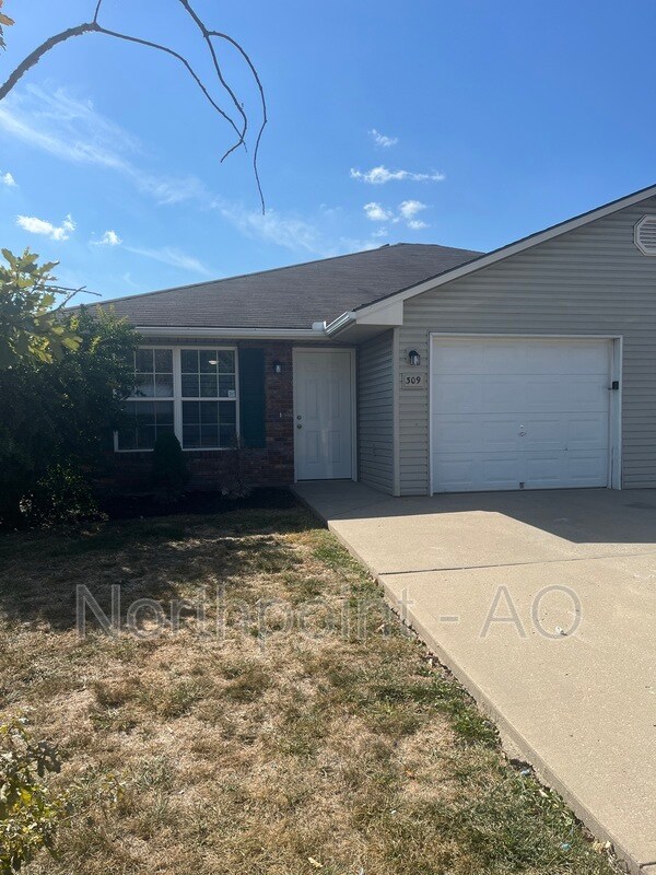 Foto del edificio - 311 NW Woodbury Dr