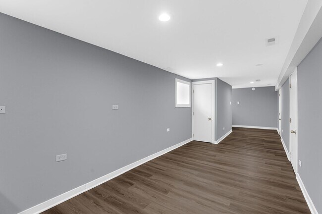 Foto del edificio - 545 N Drake Ave