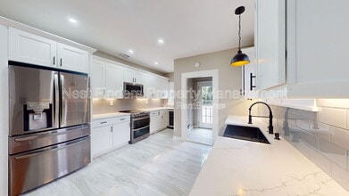 Building Photo - 3918 Herschel St