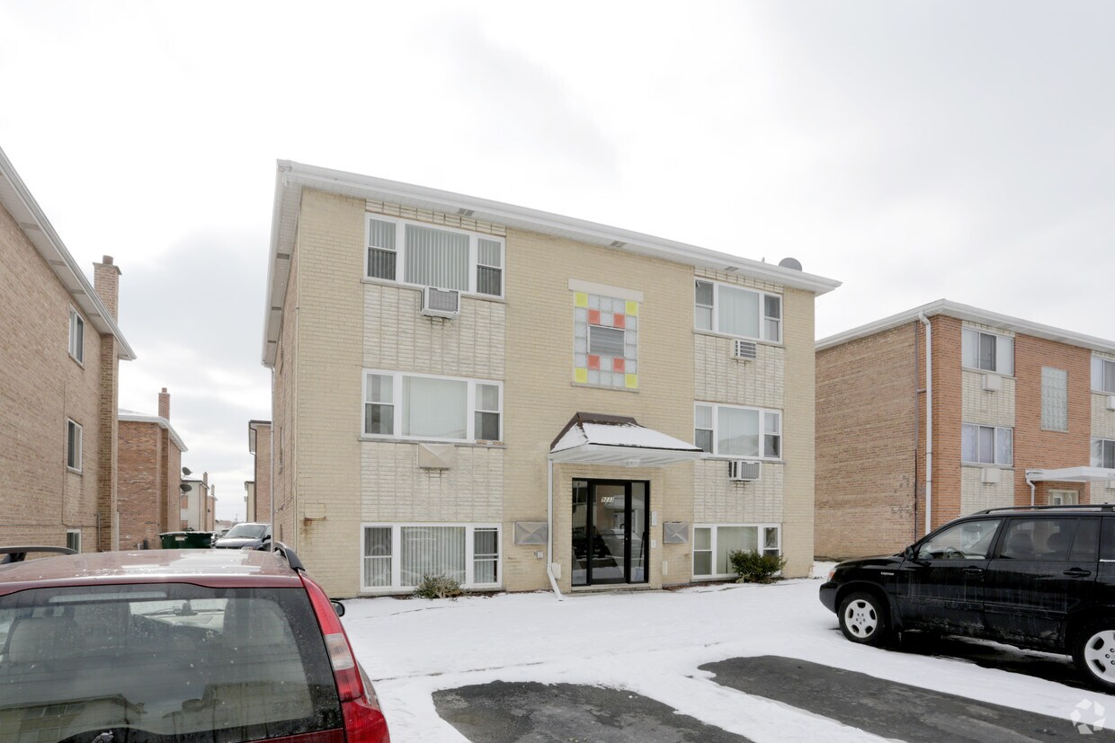 Foto del edificio - 9233 Susy Ln