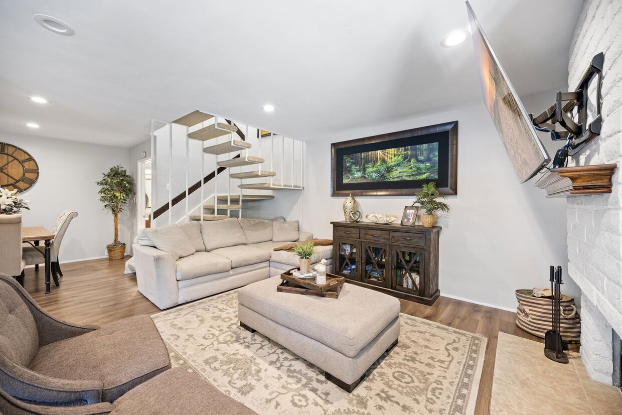 Primary Photo - 3 bed 2 bath move-in ready unit.