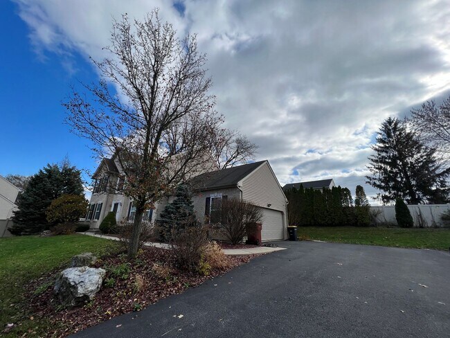 Foto del edificio - Available NOW 3BR HOME in Whitehall, PA!