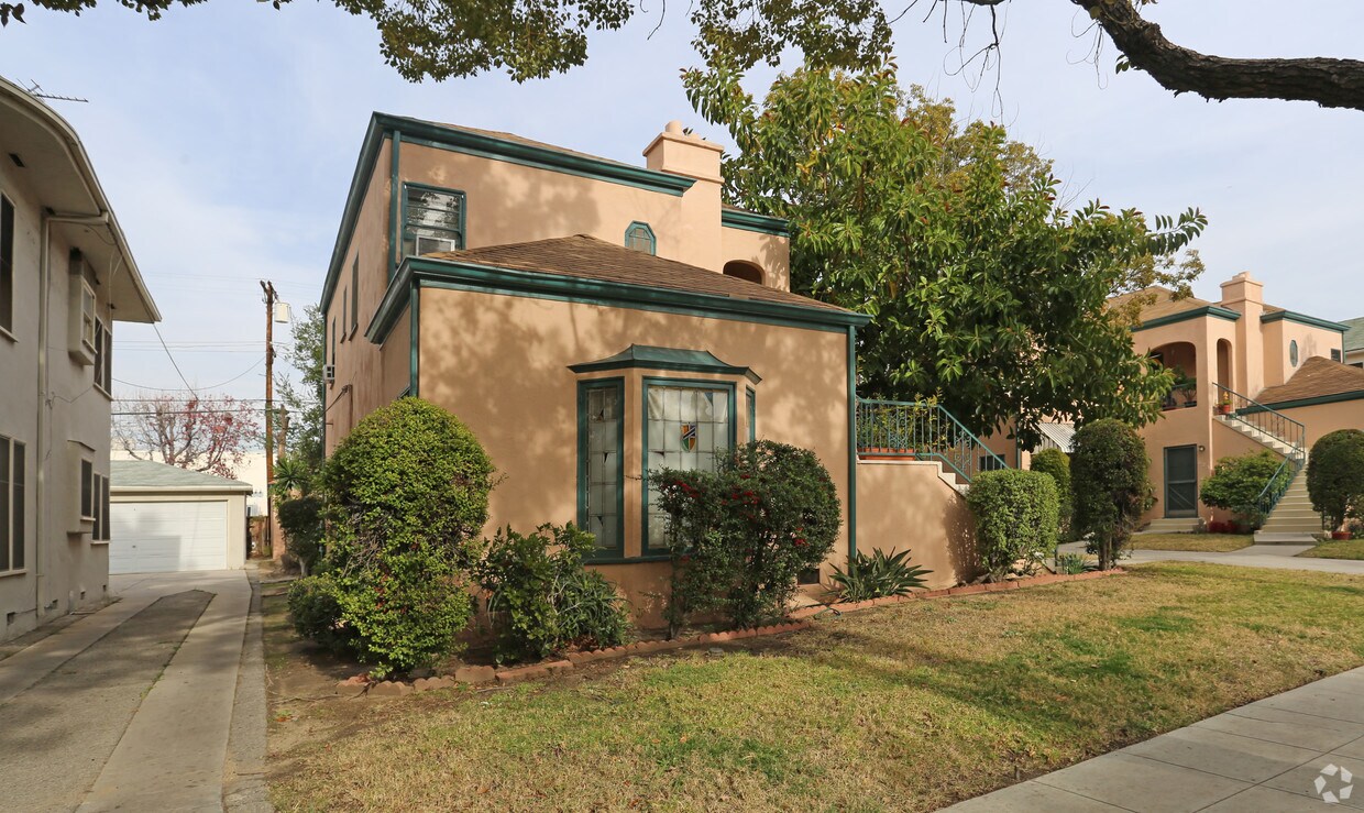 Building Photo - 817 E Doran St