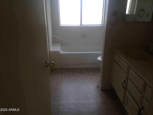 Building Photo - 1327 W Straford Dr