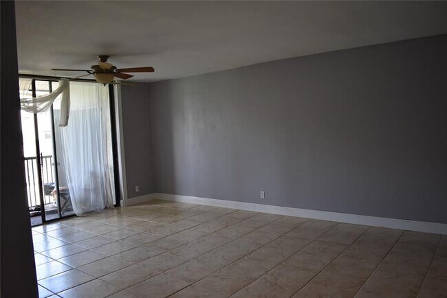 Building Photo - 10401 W Broward Blvd