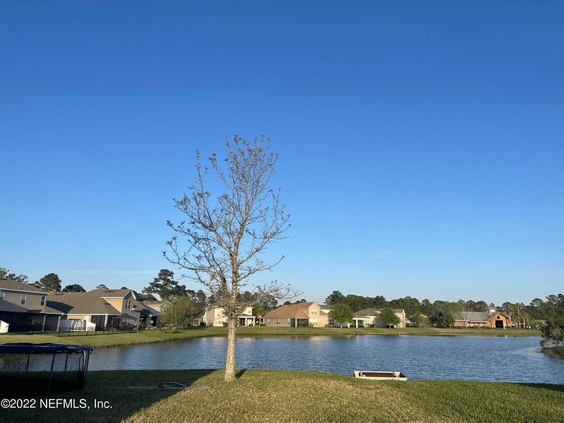 Foto principal - 15888 Lexington Park Blvd