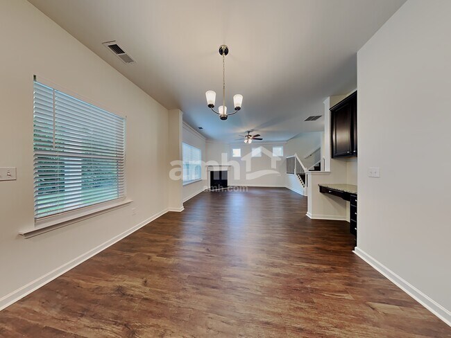 Building Photo - 301 Boulder Run