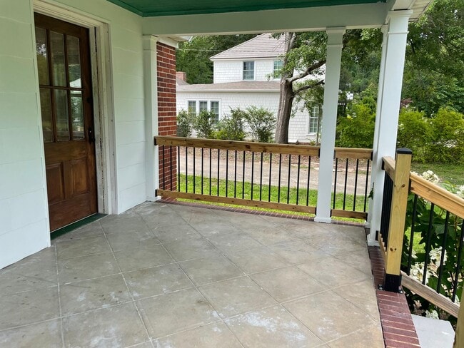 Building Photo - 408 Rockridge Ave