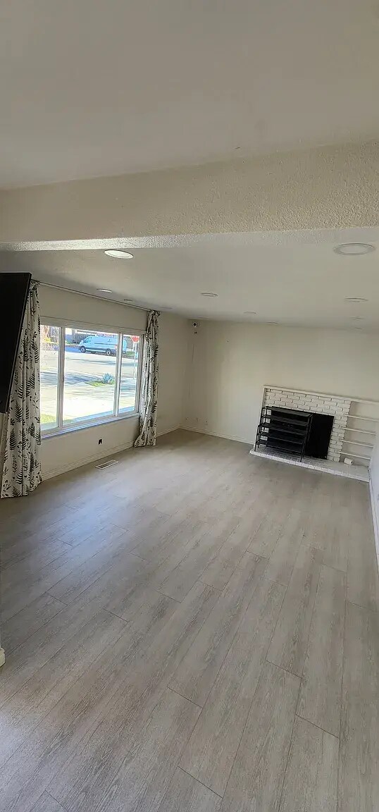 Building Photo - 806 Cashew Way