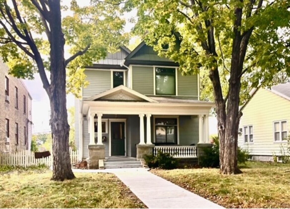 Foto principal - 2526 Polk St NE