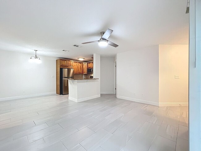 Building Photo - 2580 Grassy Point Dr