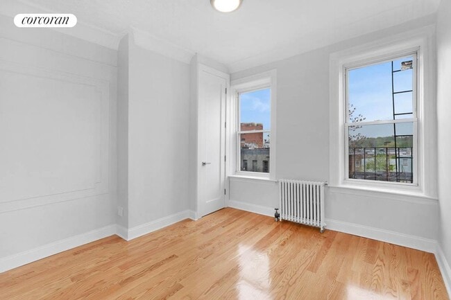 Building Photo - 537 40th St