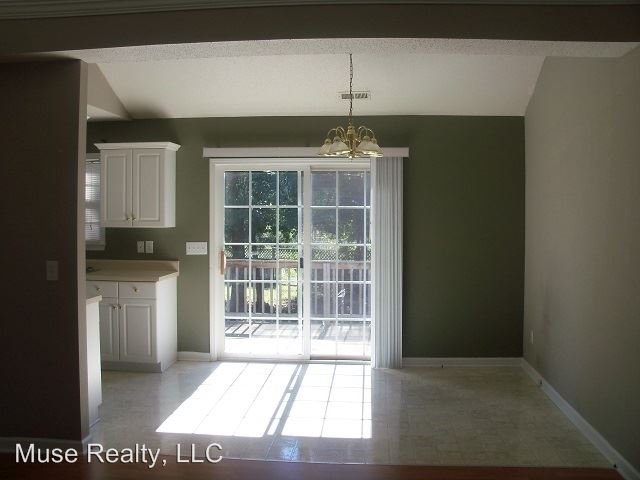 Building Photo - 710 Golden Bell Dr