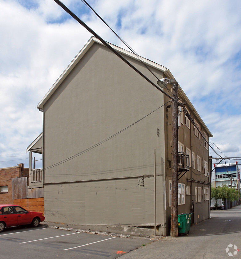 Building Photo - Casa Del Rey Apartments