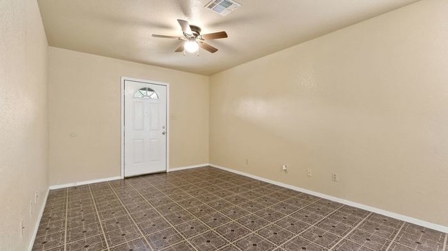 Building Photo - 2228 Buffalo St, San Antonio TX 78221