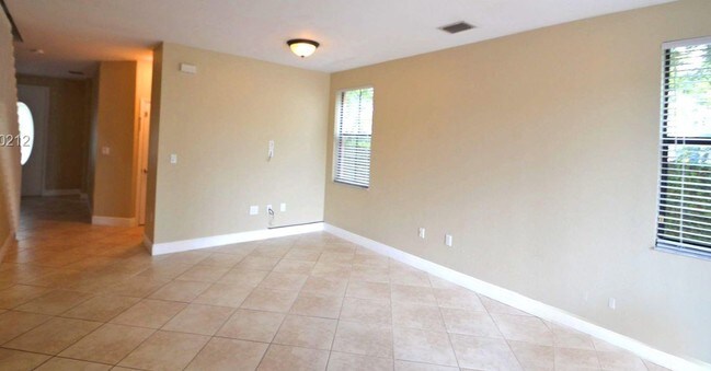 Foto del edificio - 3936 SW 69th Ave