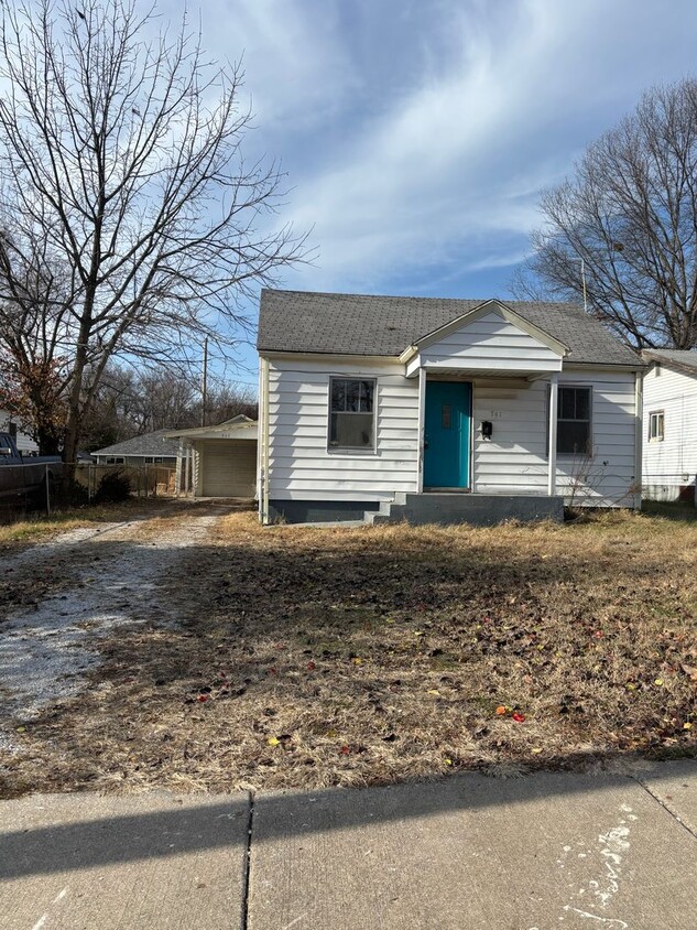 Primary Photo - Large 2 Bedroom Home with a Garage