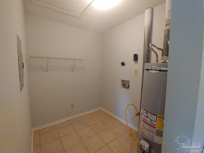 Building Photo - 6204 Forest Pines Dr