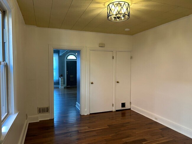 Foto del edificio - Beautiful 3 Bedroom, 1.5 Bath *2 Car Detac...