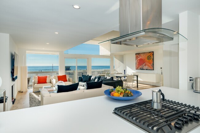 Building Photo - 3802 Ocean Front Walk