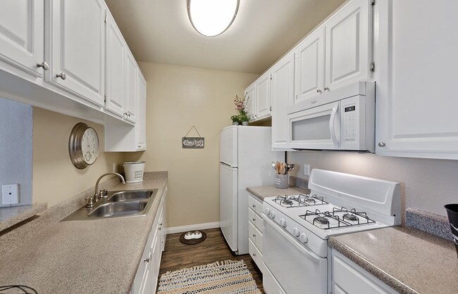 The Enclave Apartments Apartments Paramount, CA