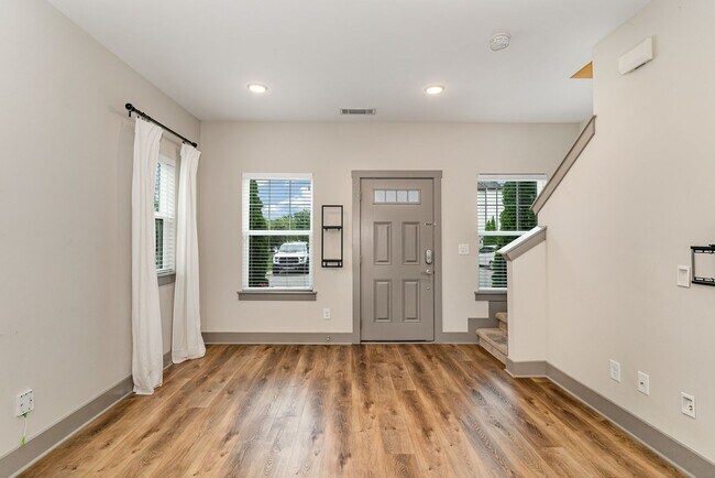 Building Photo - Available Now! 2 Bed 2.5 bath Bellevue tow...