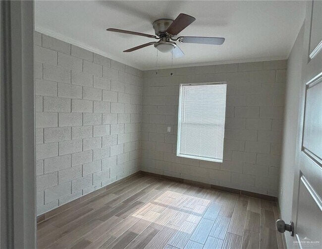 Foto del edificio - 820 Redwood Ave