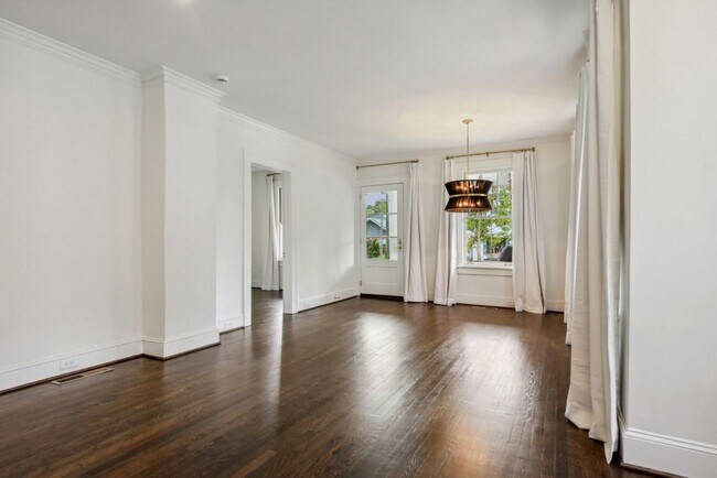 Building Photo - 2140 Fairhaven Cir NE