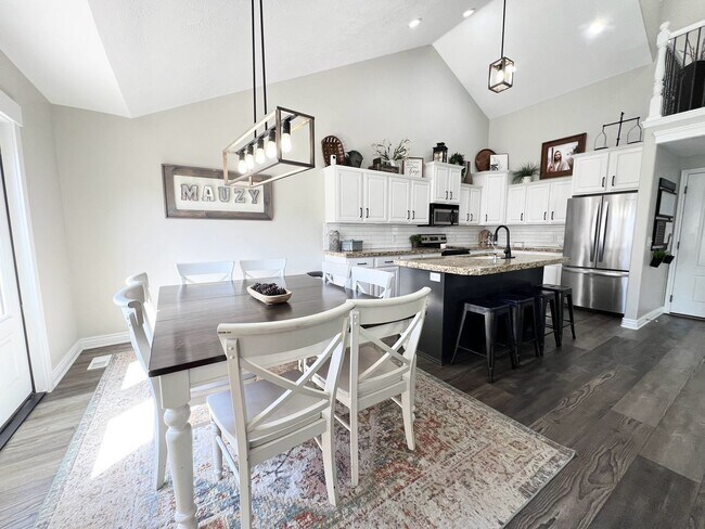 Foto del edificio - 5 Bedroom/3 Bathroom House in Herriman