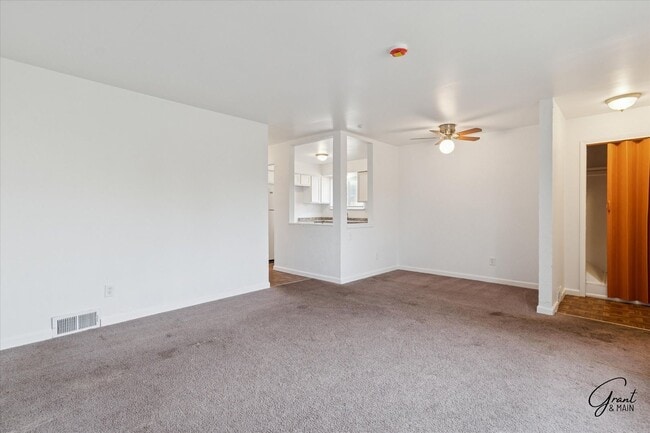 Building Photo - $1300 3 bedroom