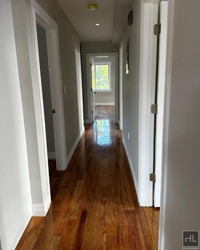 Foto del edificio - 4 bedroom in QUEENS NY 11434