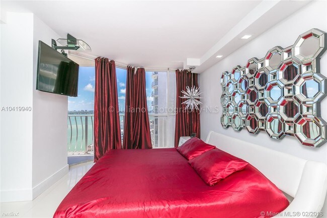 Foto del edificio - 7600 E Treasure Dr