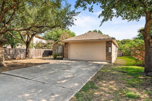 Foto del edificio - Beautifully Updated Home with New Irrigati...