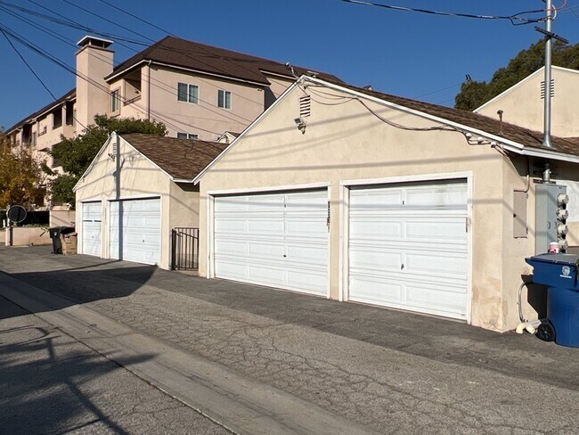 Foto del edificio - 1233 N Hollywood Way
