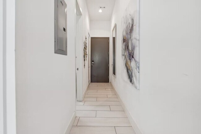 Foto del edificio - Modern 1 Bedroom in The Cedars