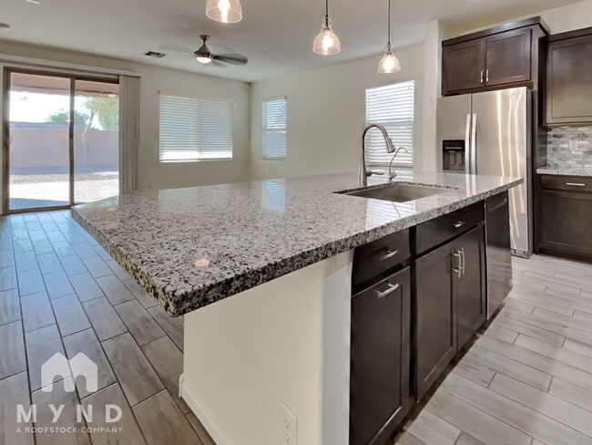 Foto del edificio - 19913 W Lincoln St