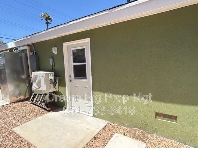 Building Photo - 6681 La Jolla Dr