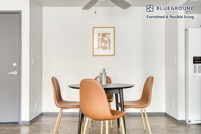 Foto del edificio - 10993 Bluffside Dr