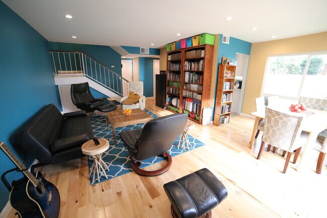 Open layout to dining room - 3512 Del Amo Blvd