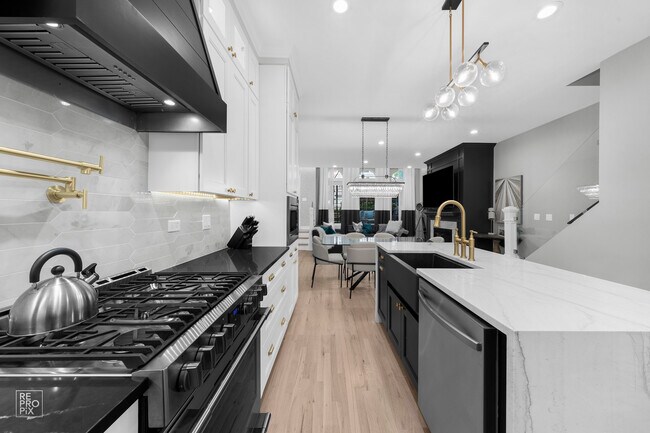 Building Photo - 355 W Superior St